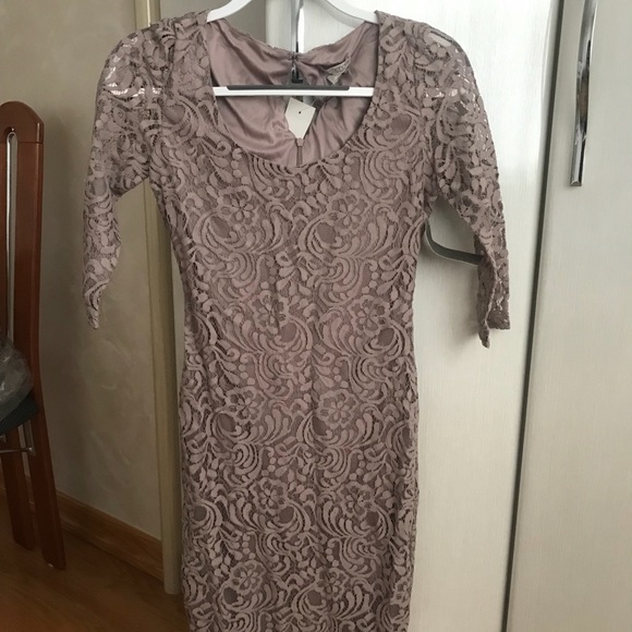 New York & Company Dresses & Skirts - Body hugging lace long sleeve dress